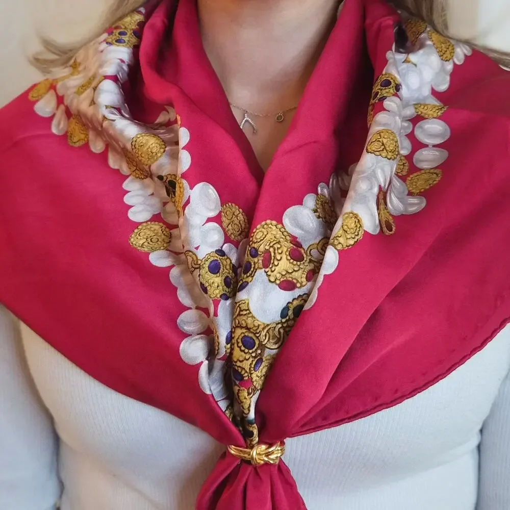 ❤️SOLD❤️ Chanel Red Jewel & Gripois Vintage Silk Scarf - Picture 3 of 3